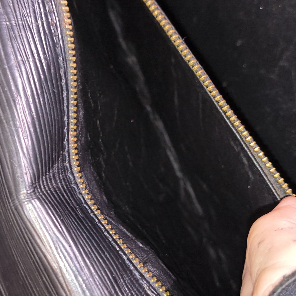 Louis Vuitton Vintage Black Epi Leather Crossbody Bag - Marc Jacobs Collection - Picture 16 of 17